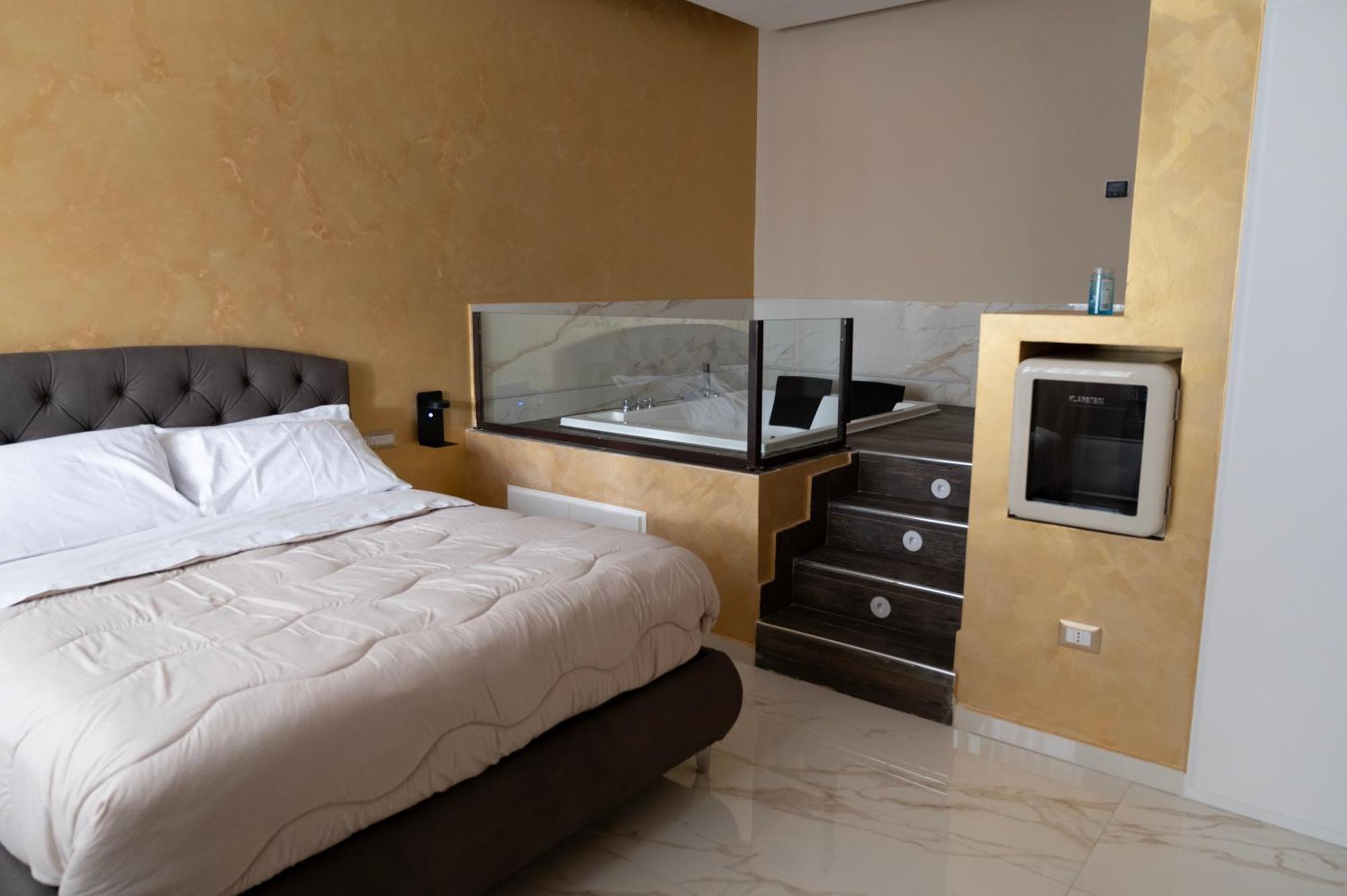 Aeterna Suites Spa Apartment แตร์ราชินา ภายนอก รูปภาพ